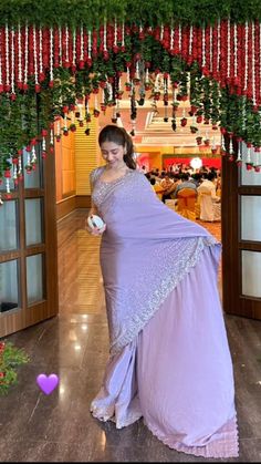 Lilac Designer Saree, Lilac Traditional Dress, Saree For Sagai Function, Lavender Colour Saree, Purple Saree Look, Light Purple Saree, Lilac Saree, Lavender Saree, Purple Sari