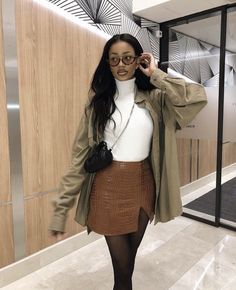 Brown Leather Skirt Outfit Plus Size, Italy Outfits Fall Plus Size, Leather Brown Skirt Outfit, Brown Short Skirt Outfit, Brown Leather Mini Skirt Outfit, Tan Mini Skirt Outfit, Short Brown Skirt Outfit, Brown Leather Skirt Outfit Fall, Tan Leather Skirt Outfit