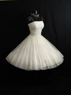 Ballerina Prom Dress, 50s White Dress, White 50s Dress, 1950’s Dress, Twirling Skirt, Chiffon Skirts, Confirmation Dresses, Narrow Waist, Dress Bodice