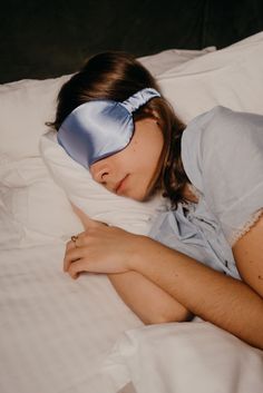 This blog post shares the ultimate 6 sleeping tips that will help you have a healthier life. Sleep is vital for your wellbeing. Click to read and start using these habits today! #sleep #sleeping #sleeptips #healthy #healthylifestyle Sleeping Tips, Winter Health, Sleep Habits, Feel Happier, Break The Cycle, When You Sleep, Sleeping Habits, Lack Of Sleep, Healthy Families