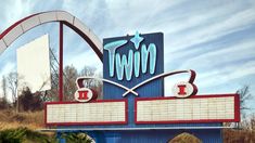 B & B Twin Drive-in Independence Missouri. Opened in 1965 #googiesign#sign #signs #signage #signsunited #signcollective #signgeeks #signsofinstagram #ig_signage #everything_signage #signhunting #signhunters #signjunkies #signjunkie #signmongers #gas_food_lodging #motel #motels #motelsigns #vintagesign #signfixation #vintagesignage Independence Missouri, Drive In, B & B, Missouri, Geek Stuff