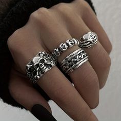 Precio bajo con envío gratis para usuario nuevo. Goth Jewelry Rings, Y2k Jewelry Rings, Gothic Rings For Women, Silver Goth Jewelry, Silver Gothic Jewelry, Silver Rings On Hand, Grunge Rings Aesthetic, Grunge Jewelry Rings, Alt Rings