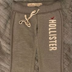 HOLLISTER Sweatpants Size XS Bootcut Sweatpants, Hollister Outfits, Hollister Clothes, Y2k Sweatpants, Hollister Sweatpants, 2000s Clothing, Hollister Pants, Cute Lazy Day Outfits, Lazy Day Outfits