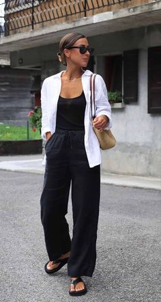 Italian Fashion Blogger, All Black Outfits For Women 2023, 65 And Sunny Outfit, Summer Outfits White Button Up, Lake Como Street Style, Cold Summer Outfit Work, Easy Comfortable Work Outfits, Size 6 Fashion For Women, London Street Style 2023 Summer