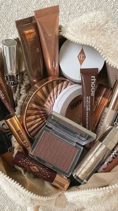 Makeup Bag Essentials, Dream Makeup, Fancy Makeup, Makeup Needs, Pinterest Ideas, Makeup Aesthetic, Makeup To Buy, Makeup Obsession