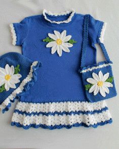 This would be fun to try Crochet Kids Clothes, Crochet Suit, Dress With Hat, Shirt Crochet, Beret Pattern, Matching Hats, Purse Crochet, Crochet Sewing, Black Crochet Dress