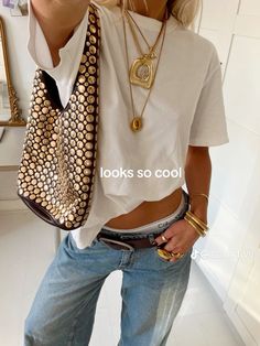 Fall Outfit Accessories, 2025 Fashion Trends Summer, Post Grad Going Out Outfits, Outfit Info, Gold Outfit, Fashion Fits, Urban Chic, Fall Outfit