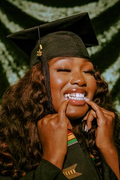 Unorthodox Graduation Photos, Studio Graduation Pictures, Creative Graduation Photoshoot, College Graduation Photoshoot Ideas, Graduation Shoot Ideas, Graduation Pictures College, College Grad Pictures, Grad Picture Ideas, Graduation Pictures Poses