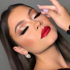 Prom Makeup With A Red Dress, Eye Look With Red Lipstick, Evening Makeup Looks Red Lip, Makeup With Red Prom Dress, Evening Makeup Red Lips, Make Up Ideas For Red Prom Dress, Make Up Ideas Red Lipstick, Wedding Make Up With Red Lipstick, Eye Makeup To Go With Red Lips