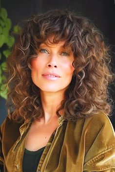 Curly shag fringe hairstyle for older women. Arcane Faces, Mole Meaning, Medium Curly Hairstyles