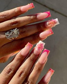 Modele Thonjsh, Pink Acrylic Nail Designs, Holiday Acrylic Nails, Almond Press On Nails, Subtle Nails, Glow Nails