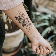 Abstract Sunflower - Temporary Tattoo Sunflower Wrap Tattoo, Masculine Sunflower Tattoo, Tattoo Flowers Arm, Sunflower And Rose Tattoo, Tattoo Care Instructions, Underarm Tattoo, Cowgirl Tattoos, Tattoo S, Realistic Temporary Tattoos