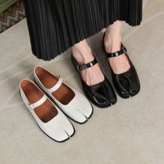 Japanese Socks, Rough Heels, Simple Shoes, Black And White Shoes, Strap Shoes, Leather Mary Janes, Jane Shoes, Leather Buckle, Toe Shoes