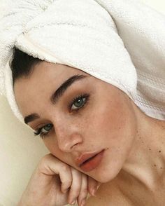 pinterest: hannahclesser Mac Beauty, Beauty Make-up, Feathered Hairstyles, Makeup Goals, Everyday Hairstyles, Hair Waves, Microblading, Beauty Inspiration, Makeup Inspo