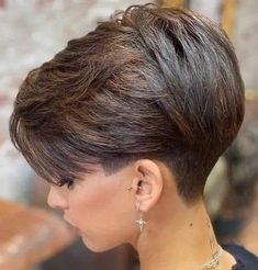 Brighten Gray Hair, Pixie Cut Shaved Sides, Short Wedge Hairstyles, Bob Pixie Haircut, Spikey Short Hair, Short Cropped Hair, Short Hair Back, Bob Pixie, Wedge Hairstyles