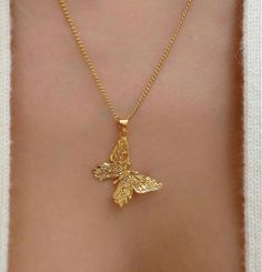 Lavishluxxshop Necklaces Butterfly, Necklace Butterfly, Gold Chain Design, Butterfly Pendant Necklace, Small Charms, Butterfly Jewelry, Chain Necklaces, Butterfly Charm, Butterfly Necklace