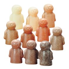 several small plastic figures are shown in different colors and sizes, including oranges, yellows, and pinks