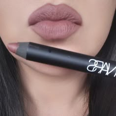 Nars velvet matte lip pencil in (Bahama). The perfect everyday lip shade. A dupe for that: Mac Whirl lip liner Mac Whirl Lip Liner, Спонж Beauty Blender, Whirl Lip Liner, Mac Whirl, Nars Velvet Matte Lip Pencil, Mac Lip Liner, Lip Shade, Mac Lip, Lips Shades