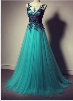 Green Lace Ball Gown For Prom, Prom Ball Gown With Lace Back, Prom Evening Dress With Lace Back, Blue Lace Prom Dress, Black Lace Prom Dress, 파티 드레스, Stil Boho, Womens Prom Dresses, Beautiful Prom Dresses