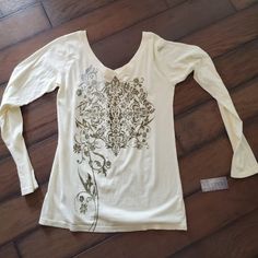 Women's Long Sleeve, Cream And Silver Double-V Shirt. Size Large 2000s Shirts, Feminine Outfit, Fancy Dresses, White Long Sleeve, White Shirt, Online Clothing, Long Sleeve Shirt, Women Long Sleeve, Long Sleeve Tees