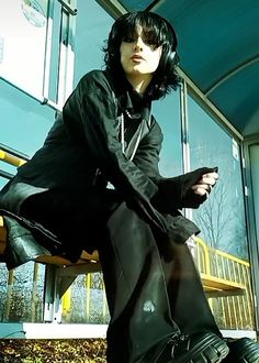 Goth Style Women, Cold Winter Outfits Aesthetic Grunge, Dark Pose Reference, Goth Men Outfits, Goth Men, Dark Outfit, Dark Style, Cool Outfit, Cool Poses