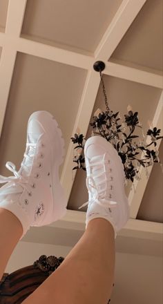 Cute Converse Shoes, Trendy Shoes Sneakers, White Kicks, Preppy Shoes, Pretty Shoes Sneakers, Cute Shoes Heels, Shoes Outfit Fashion, Stunning Shoes, Cute Sneakers