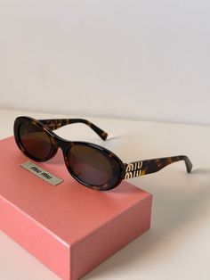 Sunglasses Summer 2024, Miu Miu Glasses Aesthetic, Luxury Things To Buy, Miu Miu Sunglasses Outfit, Summer Essentials Aesthetic, Designer Sunglasses Aesthetic, Birthday Wishlist Aesthetic, Miumiu Aesthetic, Sunglasses Women Aesthetic