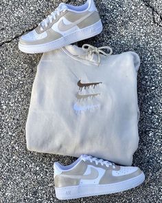 Trendy Shoes Sneakers, Nike Shoes Girls, Nike Fashion Shoes, Preppy Shoes, Jordan Shoes Girls, Gym Fashion, All Nike Shoes, Nike Air Shoes