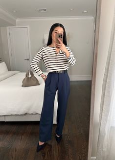 Navy Trousers Outfit Women Casual, Dark Blue Pants Outfit Work, Navy Blue Trousers Outfit, Business Casual Petite, Navy Blue Pants Outfit, Petite Winter Outfits