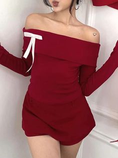 ⚡Buy 2023 Contrast Bow Decor Off Shoulder Long Sleeve Tee Red M under $16.00 in Tops&Tees at AnotherChill.com Online. Style: Casual/Street/Vintage/Sweet/Y2K/Sexy. Fabric Content: Polyester. Fit Type: Slim Fit. Neckline: Off the Shoulder. Sleeve Length: Long Sleeve. Stylish Design: The off shoulder design of this long sleeve tee adds a sexy and chic touch, perfect for those looking to make a fashion statement.. Sweet Bow Detail: The contrast bow decor at the front adds a sweet and girlish charm t Korean Princess, 2000s Outfits, Princess Style, Long Sleeve Mini, Long Sleeve Mini Dress, Fashion Sexy, Aesthetic Fashion, Black Tee, Off Shoulder