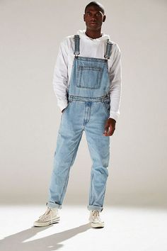 Overalls Men Fashion, Denim Overalls Outfit, Style Salopette, Stonewash Jeans, Overalls Men, Tokyo Street Fashion, Overalls Outfit