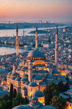 Discover the Top 7 Things to Do in Istanbul! Turkey Places Istanbul, Hagia Sophia Istanbul Photography, Turkey Hagia Sophia, Travel To Istanbul, Istanbul Mosque, Turkish Hamam, Topkapi Palace Istanbul, Istanbul Turkey Travel