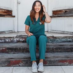 Nursing Graduation Pictures Ideas, Scrubs Photoshoot, Business Photoshoot Ideas Black Women, Graduation Pictures Ideas, Photoshoot Ideas Black Women, Business Photoshoot Ideas, Women Scrubs