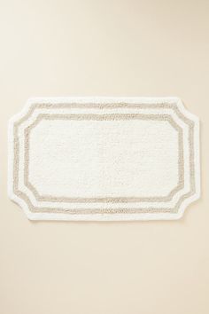 a bathroom rug with a white border