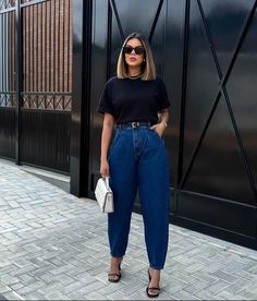 Mom Classy Outfits, Easy Chic Style, Cute Casual Outfits For Winter Jeans, Casual Outfit Inspo Simple, Casual Chic Outfit Ideas, Black Jean Outfits For Women, Look Chic Elegante, Look Casual Chique, Jean Outfits For Work