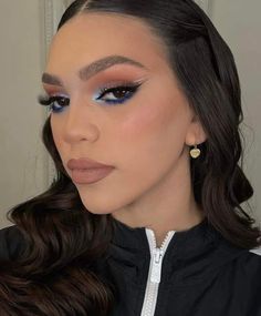 Midnight Blue Prom Makeup, Black And Blue Makeup Prom, Dark Blue Quinceanera Makeup, Navy Blue Makeup Looks For Quince, Navy Blue Quince Makeup, Makeup Azul, Natural Prom Makeup, Rhinestone Makeup