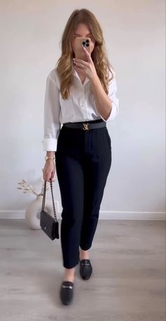 Classic Looks For Women Summer, Office Outfits On A Budget, Modest Slacks Outfit, First Day New Job Outfit, Court Outfit Women Trial, Sport Elegant Outfit, Outfit Sport Elegante Mujer, Midsize Business Casual, Aesthetic Lawyer