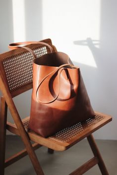 "cognac brown leather tote //  eco leather tote bag // leather purse // vegetable tanned leather // sustainable leather tote bag //conscious Minimal leather tote bag made of high quality cow leather from one of the best known vegetable tanneries in Europe. This leather has a milled surface and is tough and durable and will deepens into a distinctive patina. Our leather purse has plenty of space for your everyday carry items. One inner slip pocket for smartphone, keys...  Details: - 100 % vegetab Photography Bags, Soft Leather Tote, Large Leather Bag, Sustainable Leather, Large Leather Tote