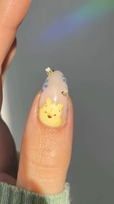 Disney Nails Winnie The Pooh, Disney Nails Subtle, Winnie The Pooh Nail Designs, Bee Themed Nails, Pooh Nail Designs, Gel Nails Disney, Pooh Bear Nails, Short Disney Nails, Pooh Nail Art