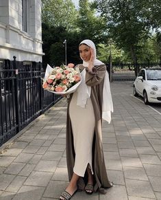 Godly Fashion, Modest Stylish Outfits, Hijabi Baddie, Halal Outfits, Hijab Dps, Modest Outfits Muslim, Monochromatic Fashion, Modern Hijab Fashion, Mode Turban