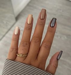 Ongles Beiges, Short Classy Nails, Kutek Disney, Brown Nails Design, Chrome Nails Designs, Squoval Nails, September Nails, Nagel Tips, October Nails