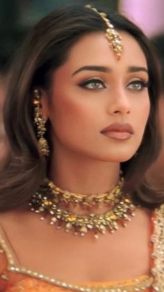 Retro Makeup Looks 90s, Retro Makeup Looks, Indian Makeup Looks, 90s Bollywood Fashion, 90s Makeup Look, Indian Eyes, 90s Bollywood Aesthetic, Rani Mukherjee