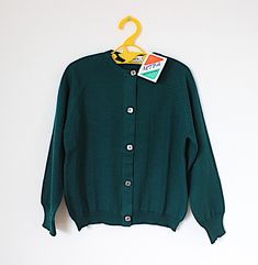 VINTAGE 60/70's, beautiful little cardigan high quality knit ( wool and nylon - undeformable ), dark green color, fully fashioned ( no surging ), lovely square mother of pearl buttons, made in Italy. Estimated size 3 years Vintage condition level 5, old shop stock  We assess the condition of our vintage items on a scale from 0 to 5. Level 5 corresponds to an almost new vintage condition. Any defects are systematically reported. Even though in very good condition, vintage items may present imperf Classic Green Wool Cardigan, Vintage Green Cardigan For Fall, Green Fitted Wool Cardigan, Vintage Green Long Sleeve Cardigan, Vintage Solid Color Sweater For Fall, Vintage Solid Color Winter Cardigan, Vintage Solid Sweater For Fall, Vintage Sweater For Fall, Vintage Cardigan For Winter