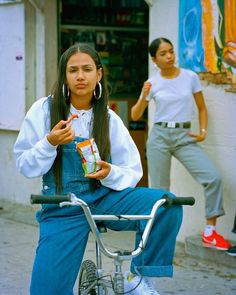 🎱🦋💕 Pin: SheSoBoujiee 🎱🦋💕 Chicana Style Outfits, Look Hip Hop, Sup Girl, Looks Hip Hop, Sneakers Hypebeast, Highsnobiety Fashion, Chola Style, Estilo Cholo, Chicana Style