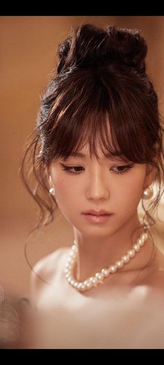 Ball Hairstyles With Bangs, Graduation Ball Hairstyles, Jisoo Flower Makeup Look, Elegant Ball Hairstyles, Hair Styles For Prom With Bangs, High Bun Hairstyles With Bangs, Bridesmaid Hairstyles Updo With Bangs, Bangs Prom Hairstyle