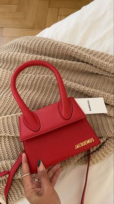 Jacquemus Bags, Maquillage On Fleek, Jacquemus Bag, Luxury Bags Collection, Aesthetic Bags, Luxury Purses, Fancy Bags, Bags Aesthetic, Pretty Bags