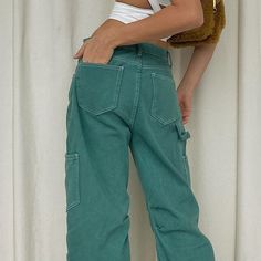 Make a bold fashion statement with our high-waisted green cargo pants that exude style and functionality. Designed to accentuate your waist and provide utmost comfort, these pants boast a vibrant green hue, adding a fresh and unique touch to your outfit. Equipped with multiple spacious pockets, they effortlessly blend practicality with fashion-forward design. These versatile cargo pants are perfect for urban adventures or outdoor escapades. Whether you're exploring city streets or hiking trails, Highwaist Jean Outfits, Highwaist Jean, Outfits Cargo, Stonewash Jeans, Green Dress Pants, Retro Pants, Green Side, Retro Jeans, Zippers Fashion