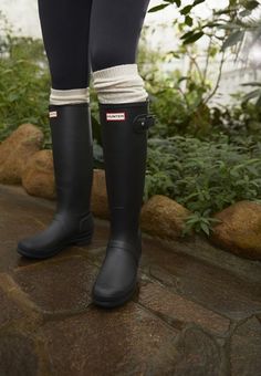 Hunter Wellies Outfit, Hunter Boots Outfit Fall, Black Hunter Boots Outfit, Rubber Boots Outfit, Wellington Boots Outfit, Hunter Rain Boots Outfit, Wellies Outfit, Rain Boot Outfit, Welly Boots