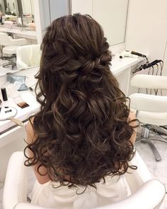 インスタで人気の可愛いハーフアップのブライダルヘアアレンジ | marry[マリー] Quince Hair, Curly Wedding Hair, Quinceanera Hairstyles, Bridal Hair Updo, Quince Hairstyles, Long Hair Wedding Styles, Hair Arrange, Half Updo