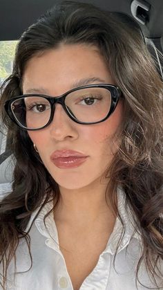 Trends 2024 Fashion, Woman Glasses, Siren Aesthetic, Chic Glasses, Glasses Trends, Fall Runway, 2024 Fashion Trends, Cute Glasses